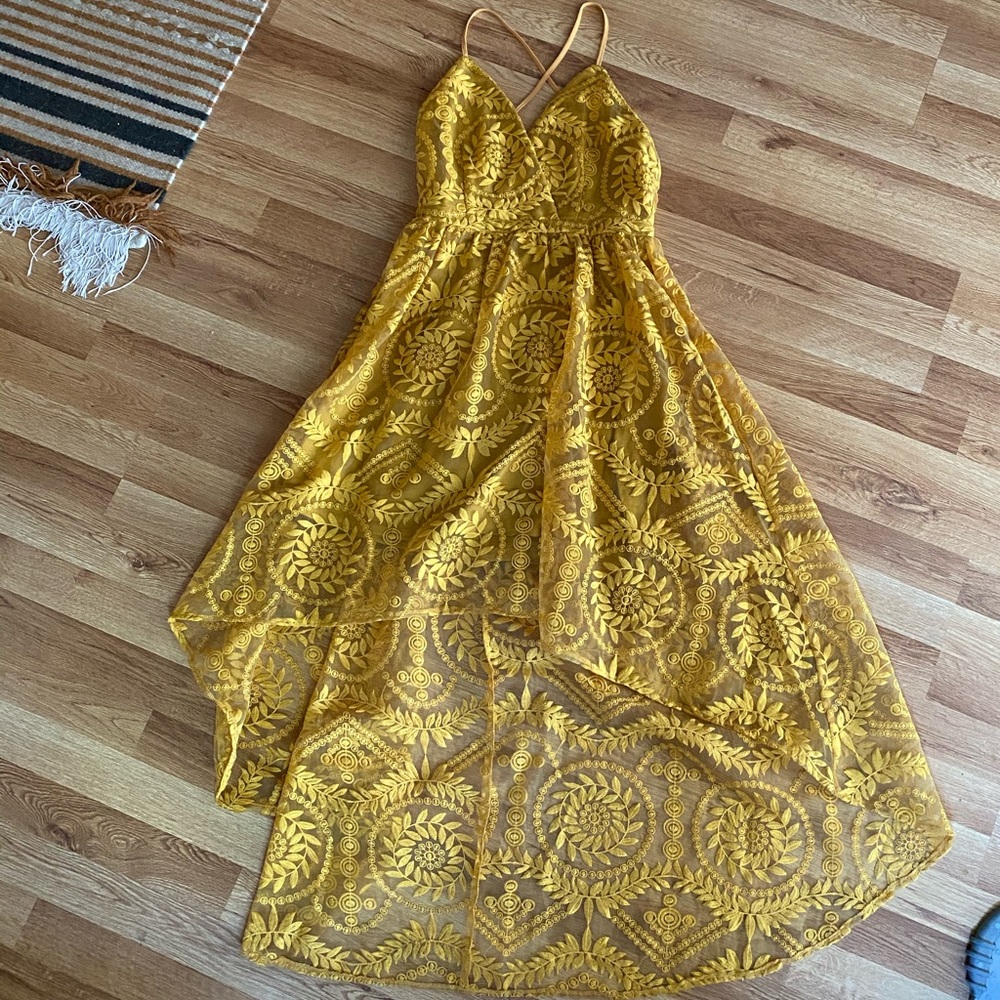 NWT Gold Embroidered High Low Dress 🌻🌻🌻
